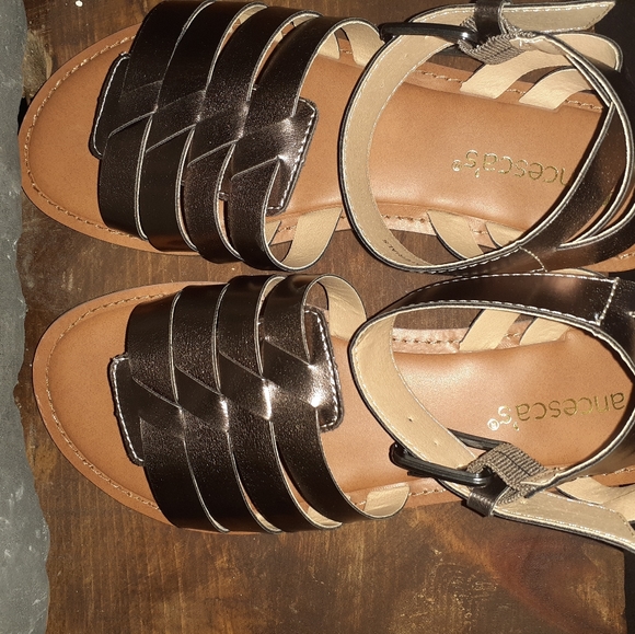 Sandles - Picture 2 of 5